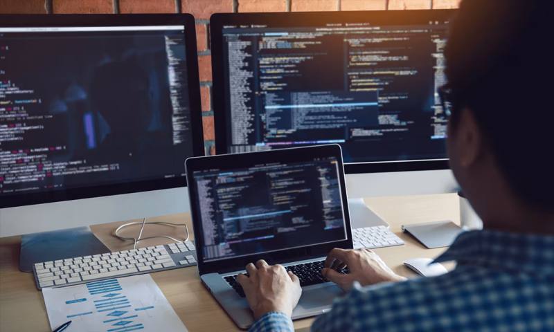 数据科学选型：R与Python如何赋能呈贡区网站建设？